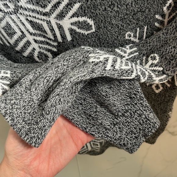 Lands End Grey Youth Sweater - Picture 4 of 7